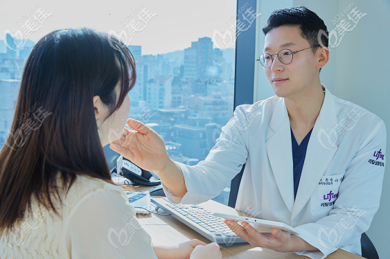 韓國(guó)Liting整形外科代表院長(zhǎng)李成俊 韓國(guó)Liting整形外科代表院長(zhǎng)李成俊