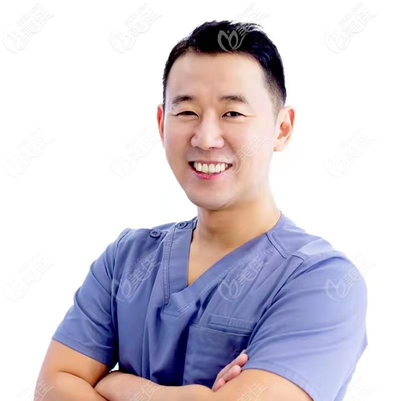 韓國snow整形醫(yī)院李宰榮院長