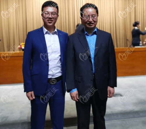 <!--<i data=20240703-sp></i>-->醫(yī)生參會合照 <!--<i data=20240703-sp></i>-->醫(yī)生參會合照