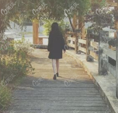 北京英煌流脂塑吸大腿吸脂效果反饋:腿型曲線流暢且皮膚無凹凸不平