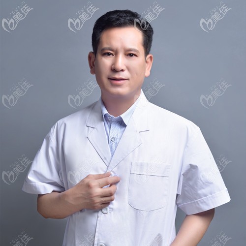 廣元達(dá)芬奇整形外科技術(shù)院長(zhǎng)易彬