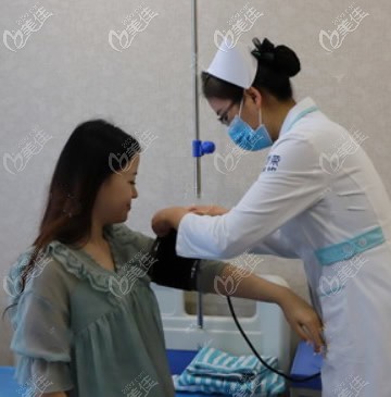 全臉脂肪填充前測(cè)量血壓