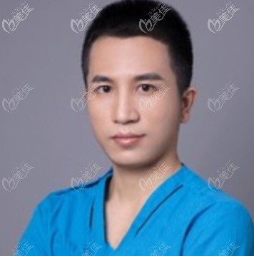  口腔鄧玉龍院長