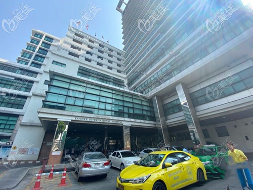 泰國(guó)yanhee然禧醫(yī)院外觀