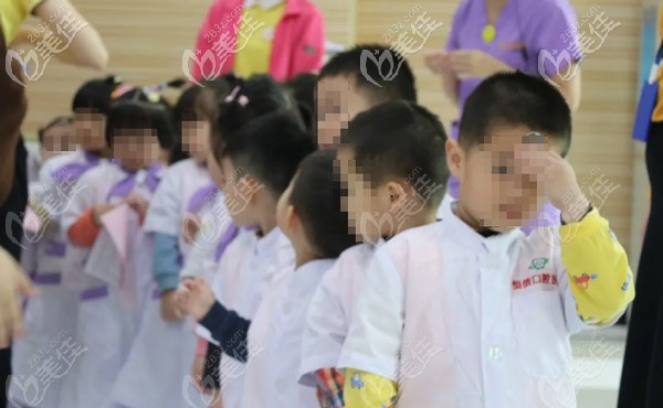 穿上衣服參觀牙科