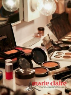 比馬桶還臟 揭秘化妝包里隱藏的各種毒