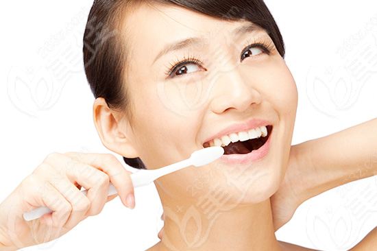 效果與風(fēng)險(xiǎn) 全方位解析流行的5大豐胸術(shù)