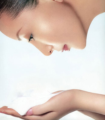 油皮MM如何潔面護(hù)膚 滋潤不油膩