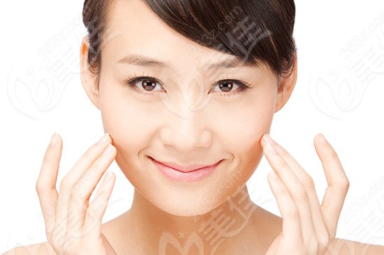 護膚大忌 頭發(fā)貼臉上易爆痘