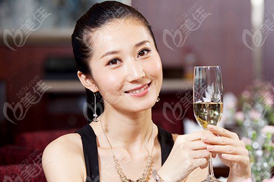 痘印色斑統(tǒng)統(tǒng)不見(jiàn) 解決問(wèn)題肌膚的催化劑