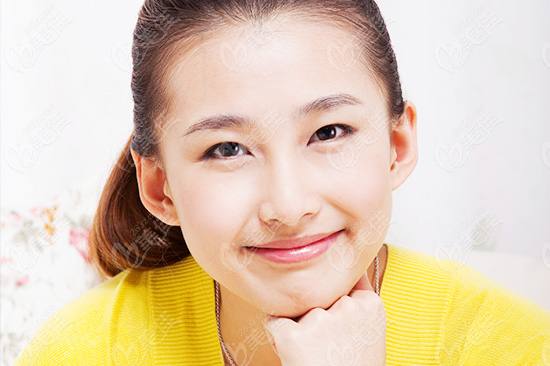 痘印色斑統(tǒng)統(tǒng)不見(jiàn) 解決問(wèn)題肌膚的催化劑