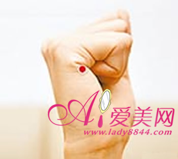 超簡(jiǎn)單看圖取穴 <!--<i data=20240710-sp></i>-->穴位按摩祛痘法