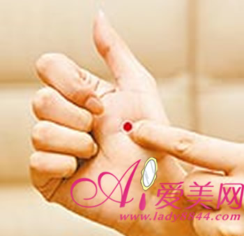 超簡(jiǎn)單看圖取穴 <!--<i data=20240710-sp></i>-->穴位按摩祛痘法