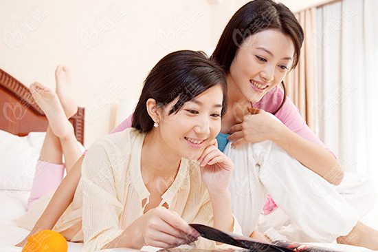  10個(gè)秘籍讓你熬夜沒黑眼圈