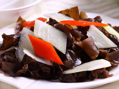 夏日黑木耳補(bǔ)血瘦身餐 一月強(qiáng)效瘦7斤