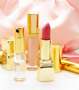 幸?！凹　膘?選對(duì)護(hù)膚品煲出細(xì)膩年輕美膚