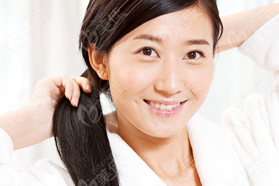 隆胸手術(shù)后會不會留下疤痕？