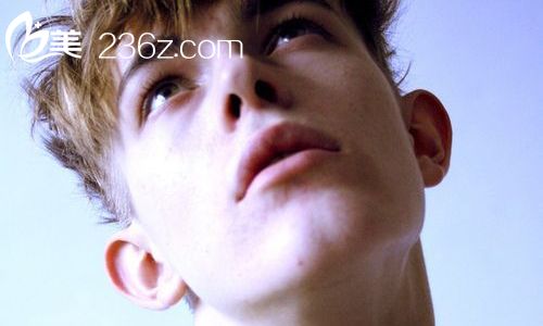 調(diào)查顯示眾多男性偏愛墊下巴