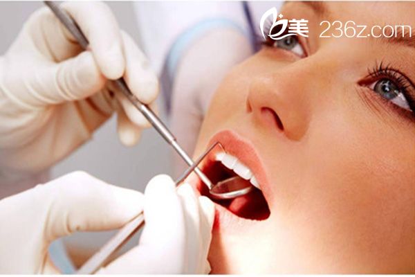 門(mén)牙歪斜應(yīng)該通過(guò)什么方法來(lái)矯正