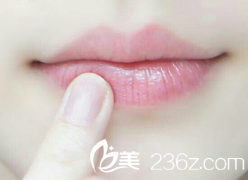 嘴唇厚怎么辦