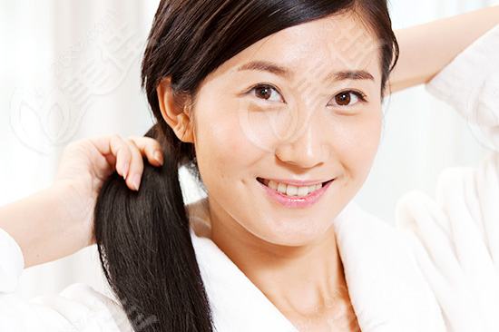 怎樣讓頭發(fā)柔順 